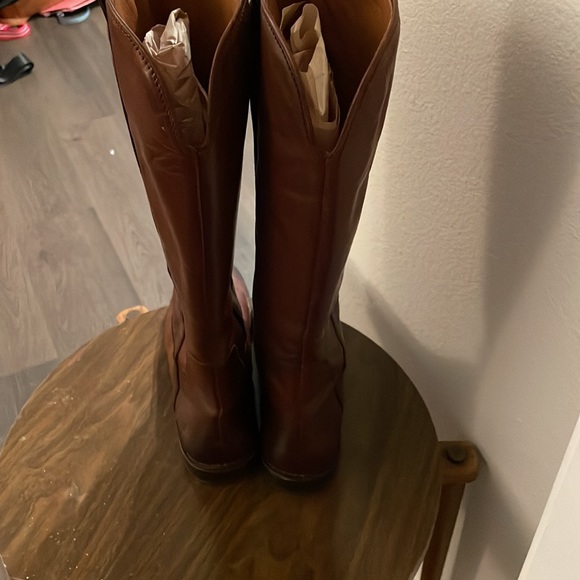 Frye Paige Leather boot, size 8.5. - Picture 4 of 4